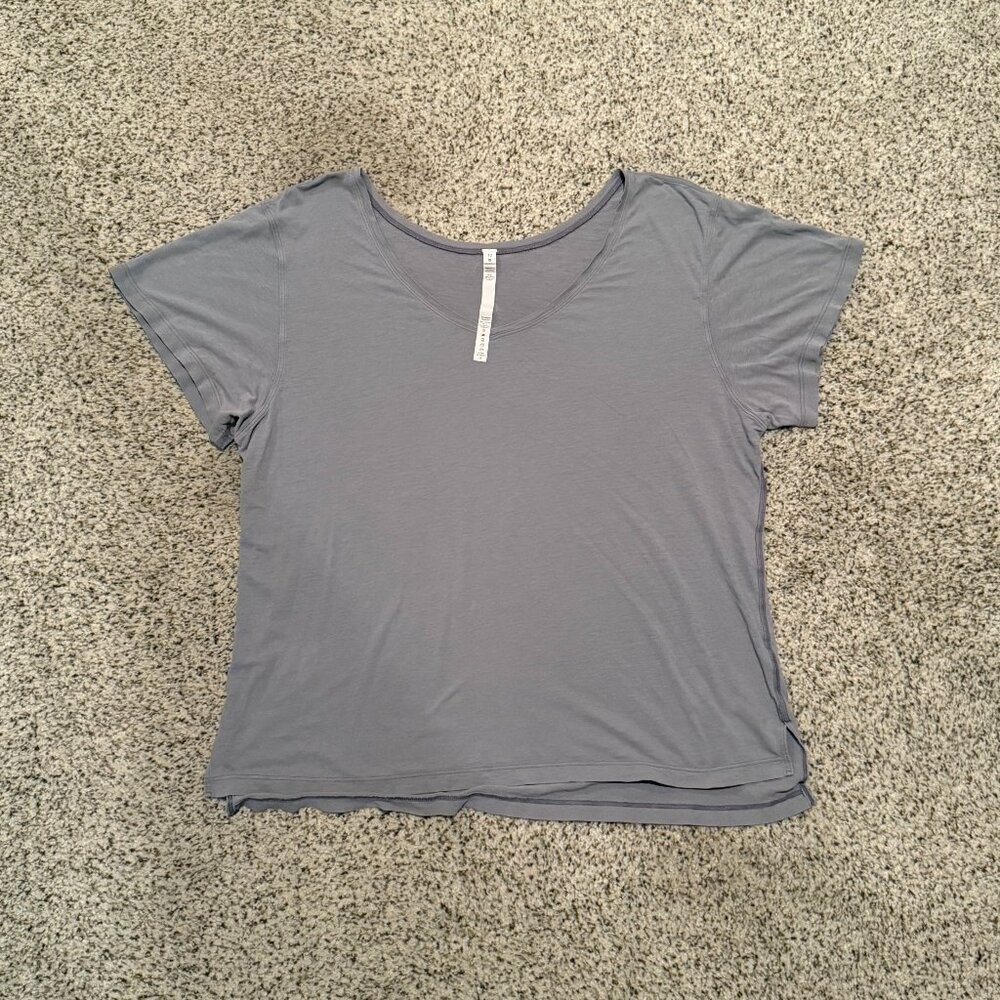 Lululemon | V-Neck Short Sleeve T-shirt | Grey | Size: 12